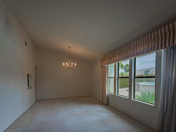 5th image of 270 Woodside Ct
