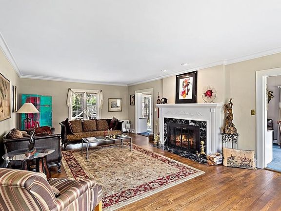 5th image of 2285 Demington Dr