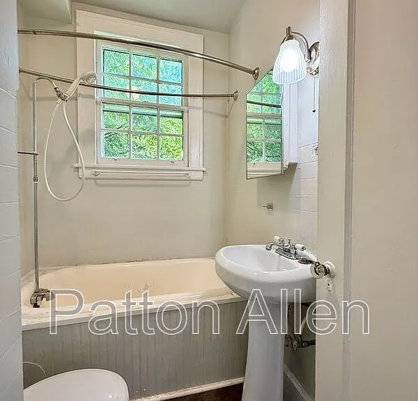 116 E Chestnut St #24 — Photo 18