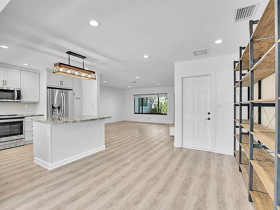 3rd image of 956 SE 10th Ct