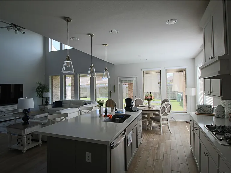 24727 Tanoureen Dr — Photo 19