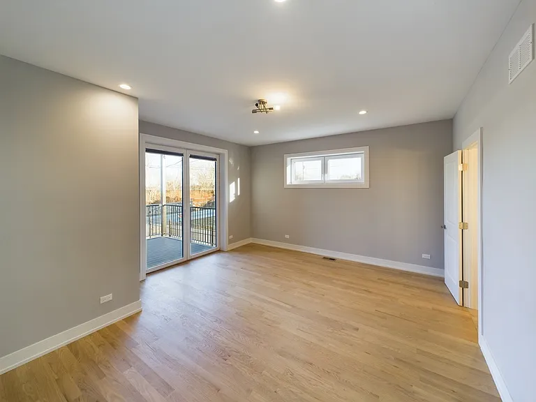 3745 S Lake Park Ave #2 — Photo 10