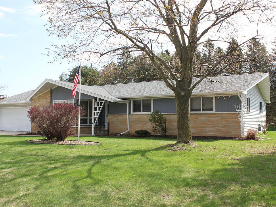 1st image of 30 Crestwood Dr