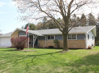 30 Crestwood Dr, Elkhart Lake, WI 53020