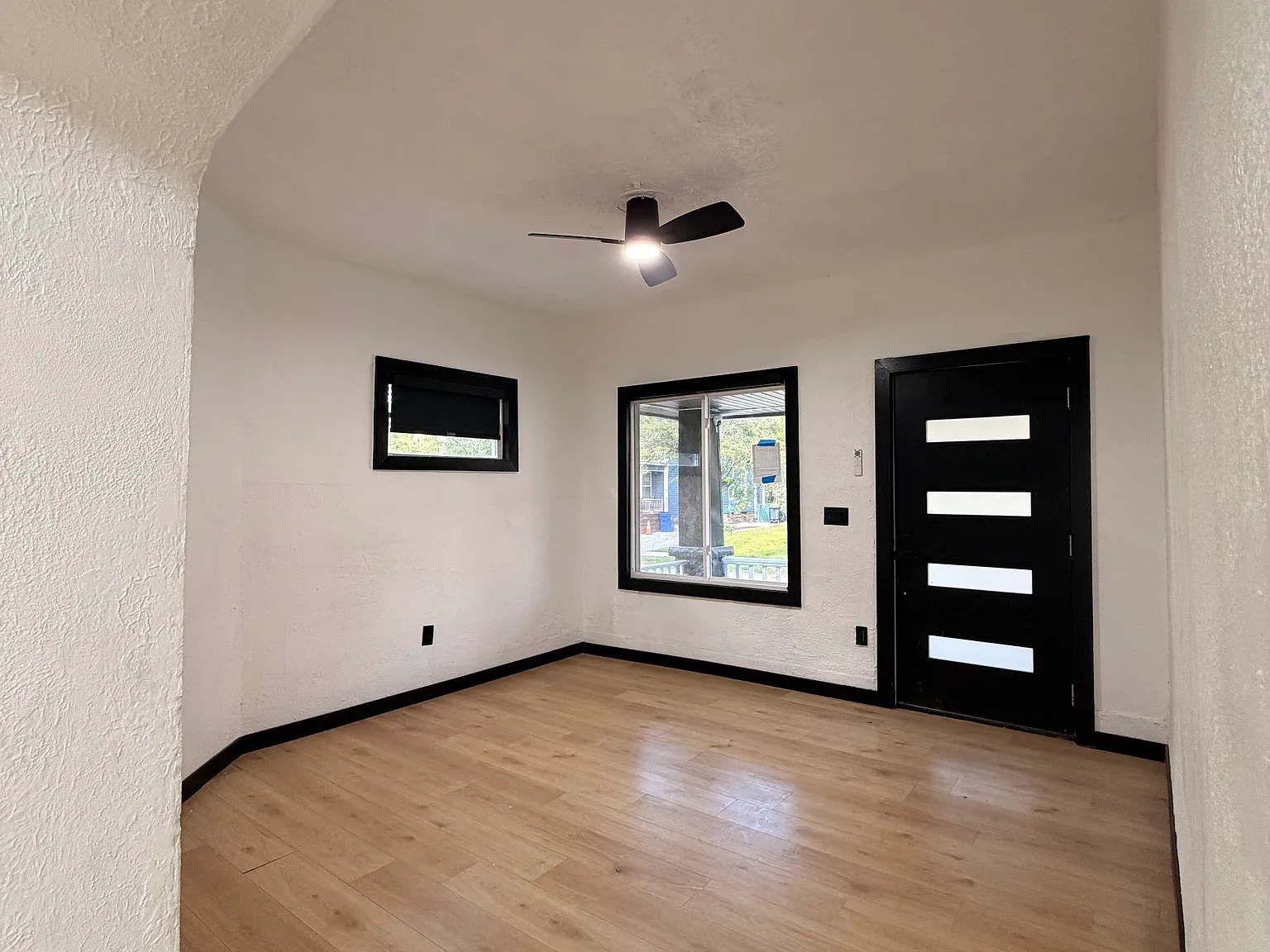 3 bed, 1050 sqft, $1,500 — Photo 2