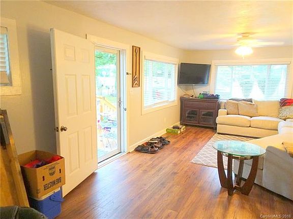 4th image of 228 Ashmore Ave