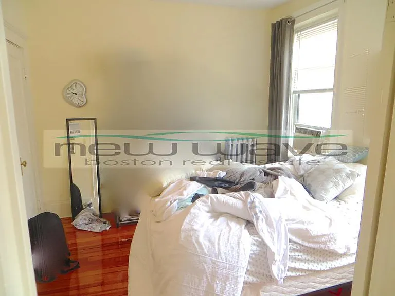 51 Queensberry St #16 — Photo 9