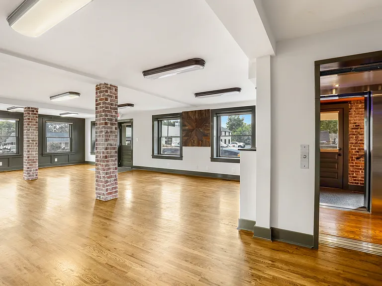 594 Locust Street125 West 6th Ave — Photo 10