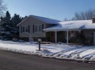 2115 Sierra Dr, Pekin, IL