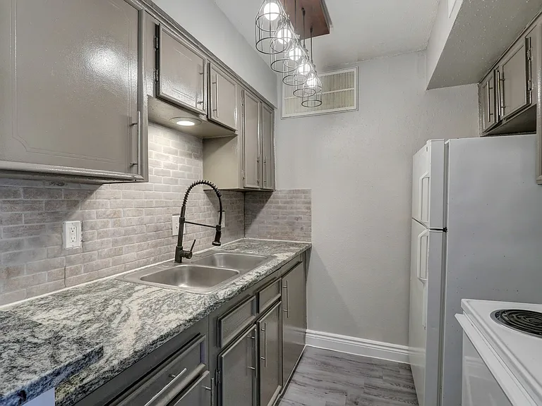 Camino Del Sol Apartments — Photo 1