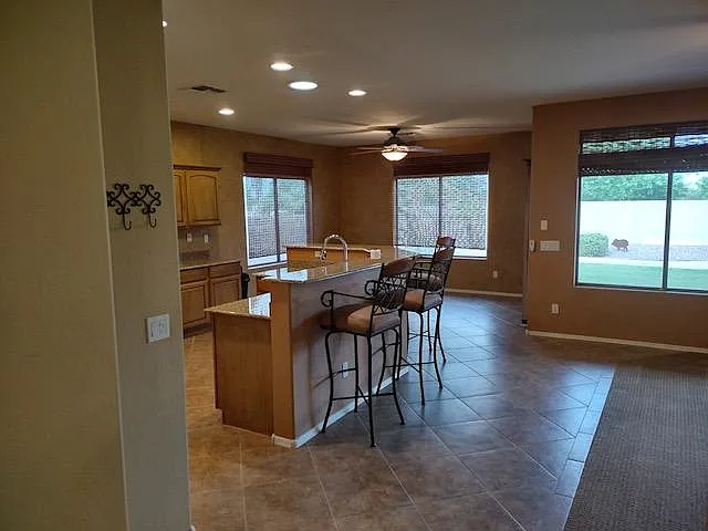 3 bed, 1920 sqft, $2,500 — Photo 2