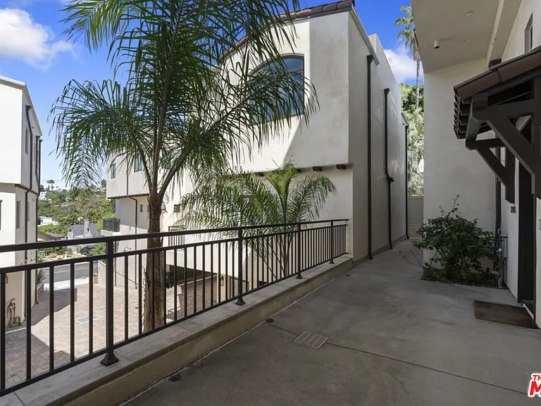 738 Parkman Ave — Photo 4