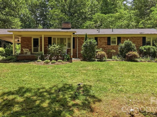 129 Old River Rd, Marion, NC 28752