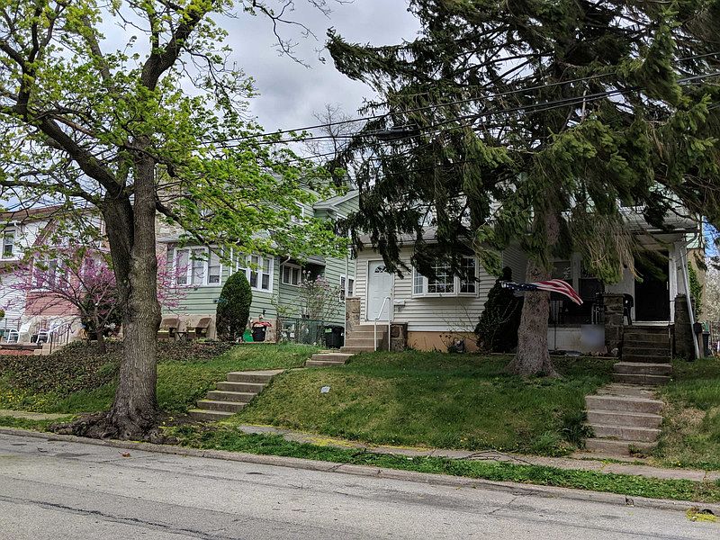 2nd image of 121 Primos Ave