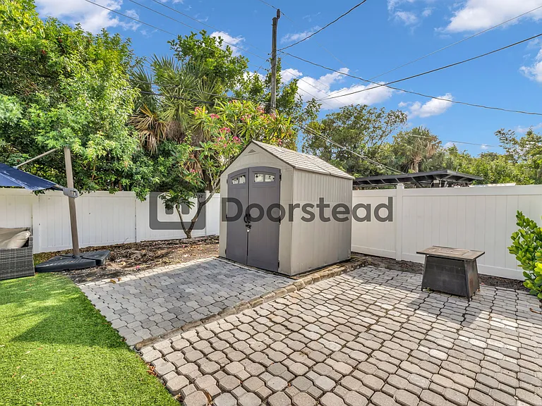 1837 NE 48th Ct — Photo 6