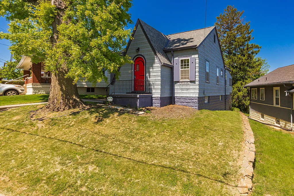 116 Harvard Pl photo 1