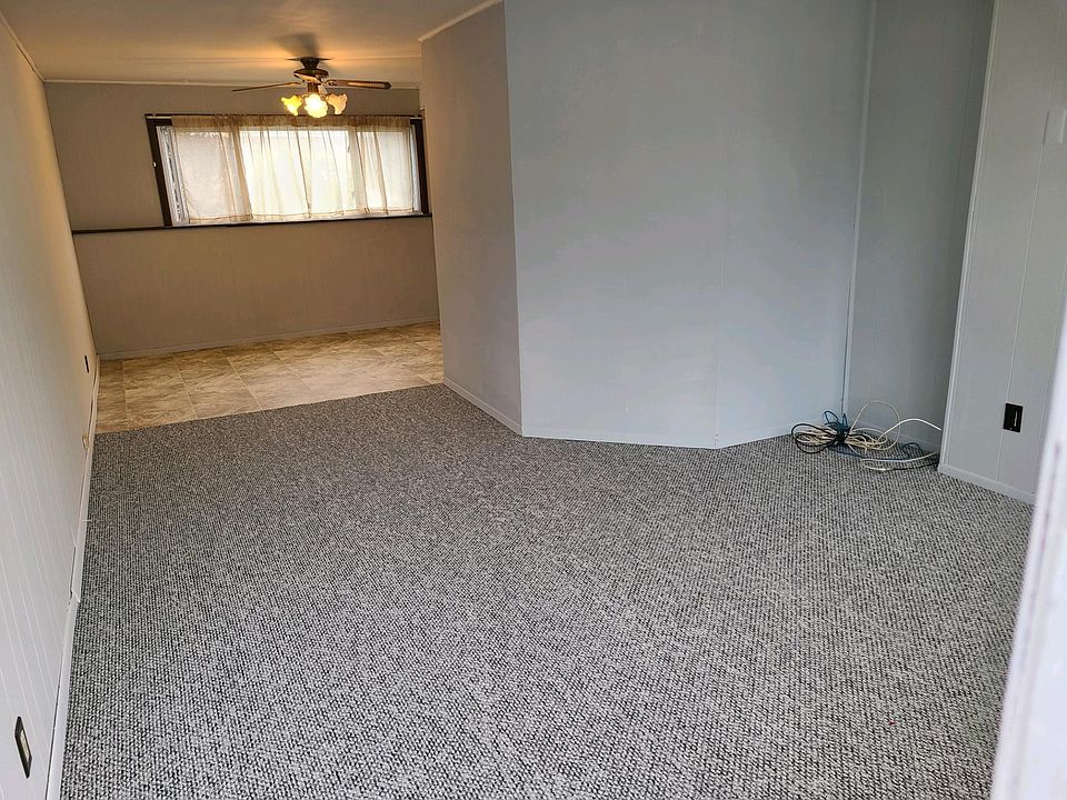 1st image of 39 Lourae Dr