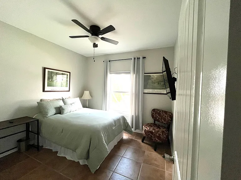 611 Newport Dr — Photo 10
