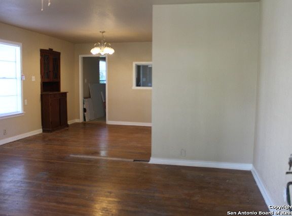 3rd image of 134 Dokes Dr