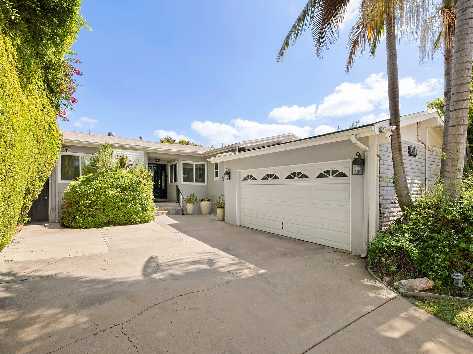 4 bed, 2450 sqft, $7,995 — Photo 1