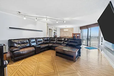 2208 Harmon Cove Tower