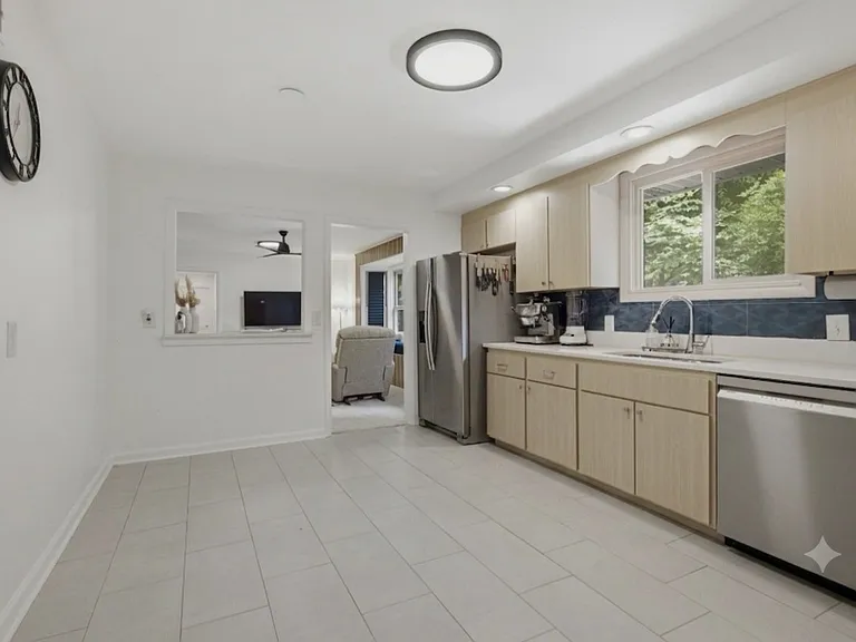 6555 Brownlee Dr — Photo 9