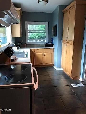 2nd image of 75 Union St