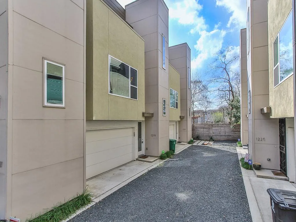 1219 Wagner St — Photo 2