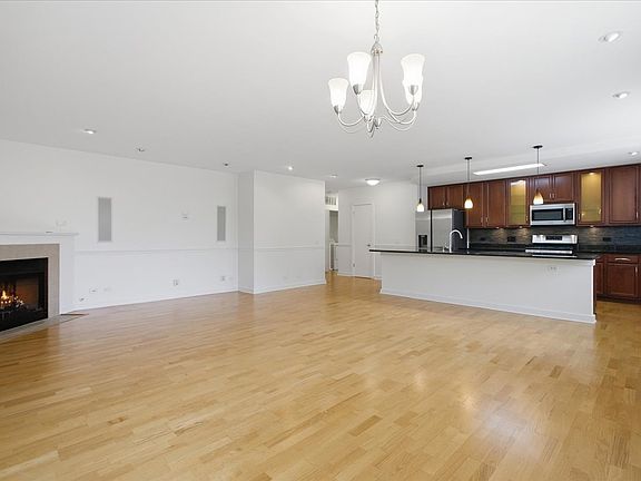 2nd image of 2206 W Maypole Ave #2