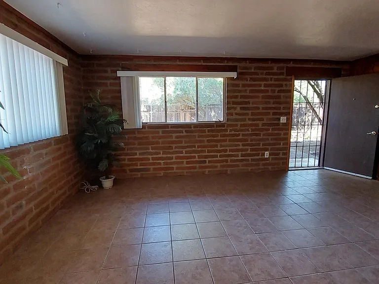 E Blacklidge Dr — Photo 6