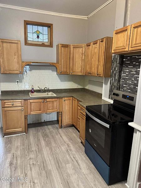 5th image of 335 1st Street