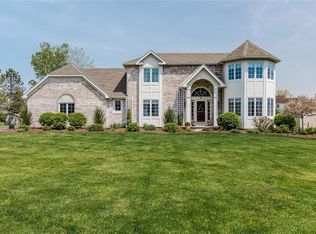 5 Brook Valley Dr, Rochester, NY 14624