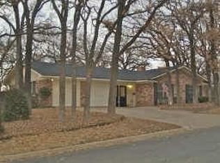 624 Hillview Dr, Hurst, TX 76054