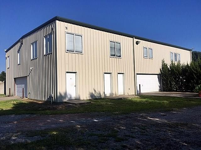 1st image of 1023 W 1st St