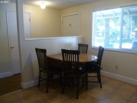 4th image of 517 NE 147th Ave