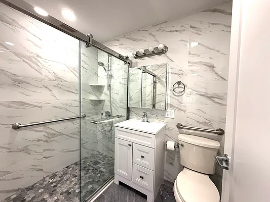 Rented by Astoria Realty | media 3