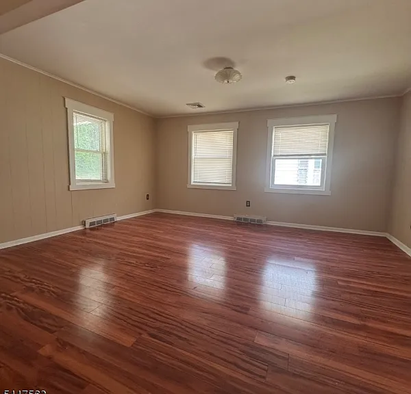 2350 Belvidere Rd — Photo 2