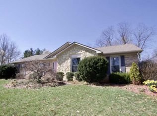 10703 Water Oaks Ct, Louisville, KY