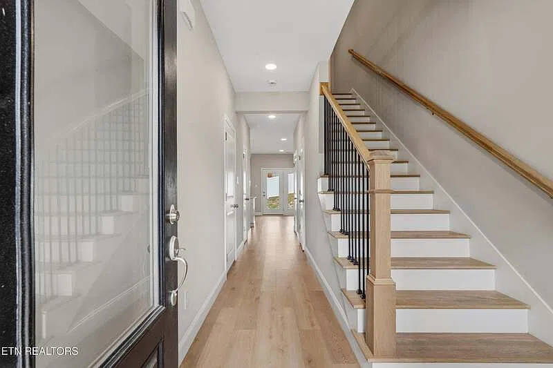 2 bed, 2.5 bath, 2150 sqft, $2,495 — Photo 2
