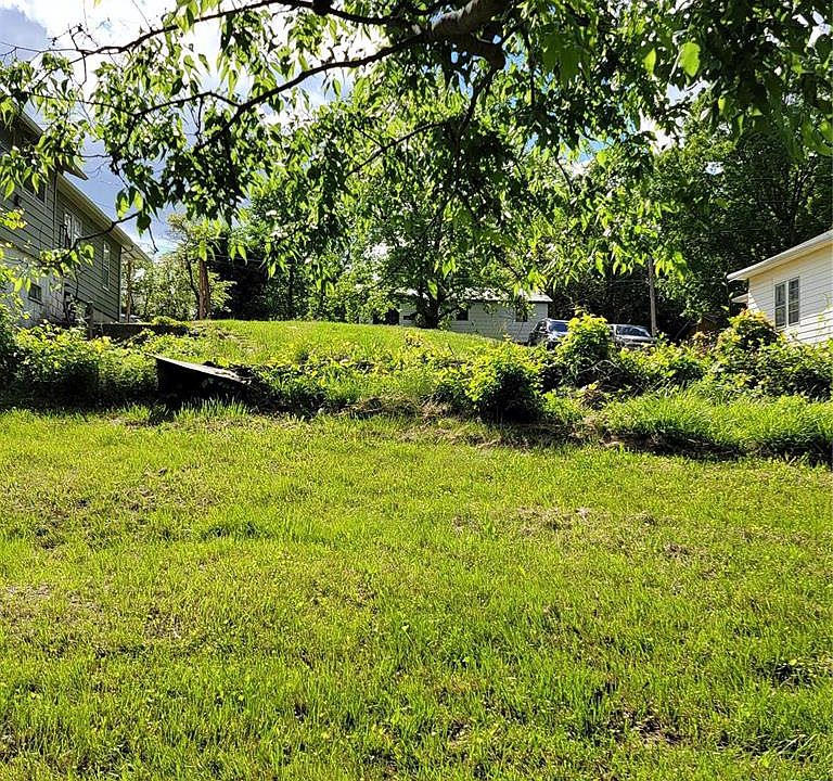 2nd image of 1608 Singleton Ave