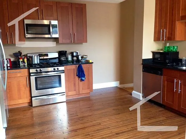 5 bed, 1950 sqft, $5,600 — Photo 2