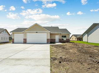 1611 Midway Ct, Valley Center, KS 67147