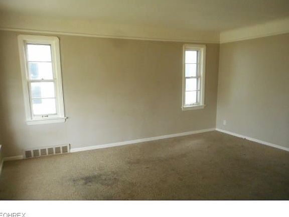 3rd image of 8408 Wainstead Dr