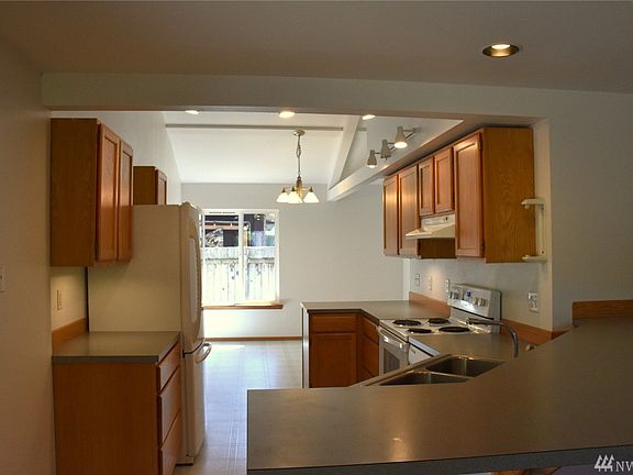5th image of 14710 115th St Ct N