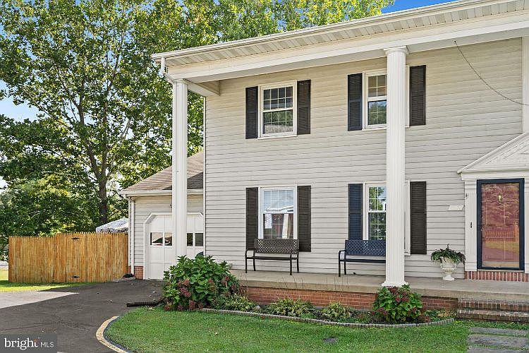 1st image of 532 Tiffany Ct