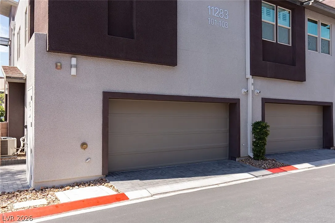 2 bed, 2.5 bath, 1878 sqft, $3,900 — Photo 4