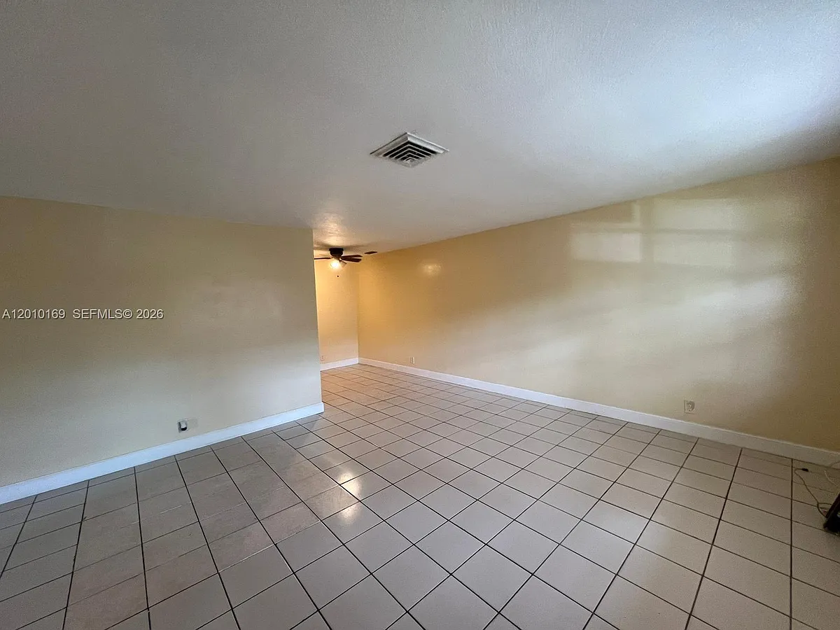 Building Photo - 5411 NW 22nd St #5411