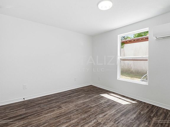 5th image of 377 Tuttle Ave #B
