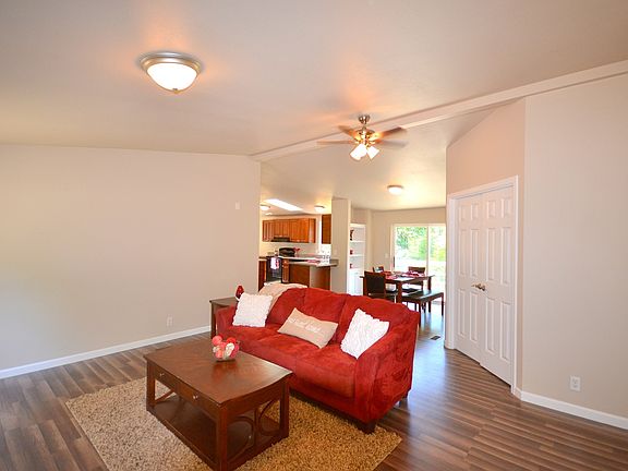 2nd image of 20708 Chicago Ln NE