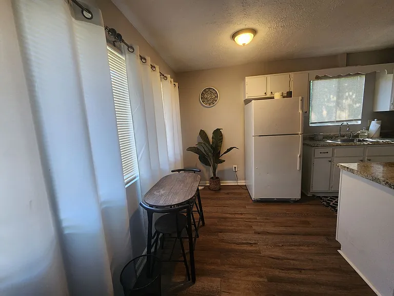917 Oakview Ave — Photo 55